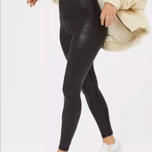 OFFLINE The Hugger High Waisted Crackle Legging